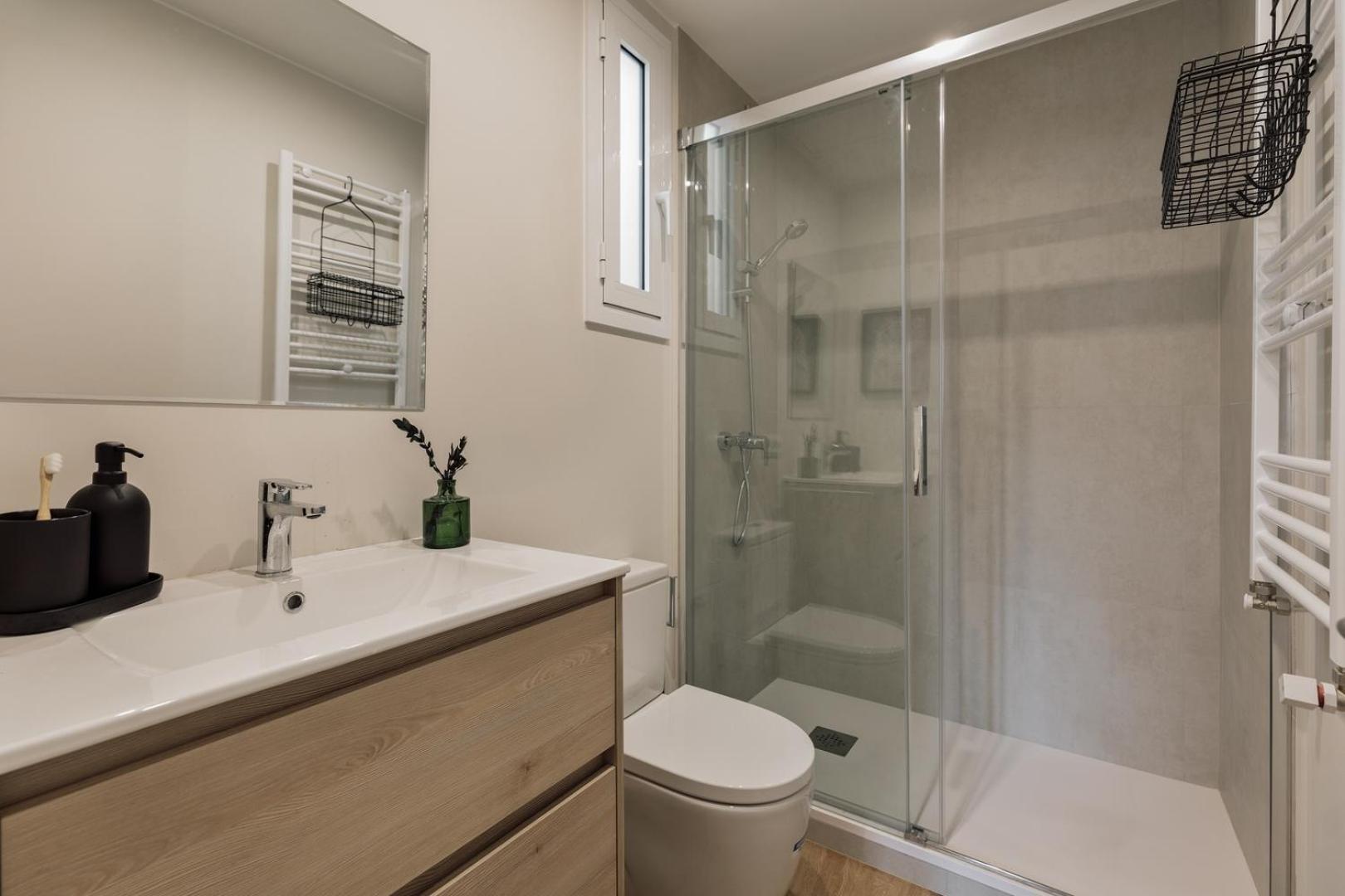 Balat - 2 Bedrooms And Terrace In Eixample Dreta
