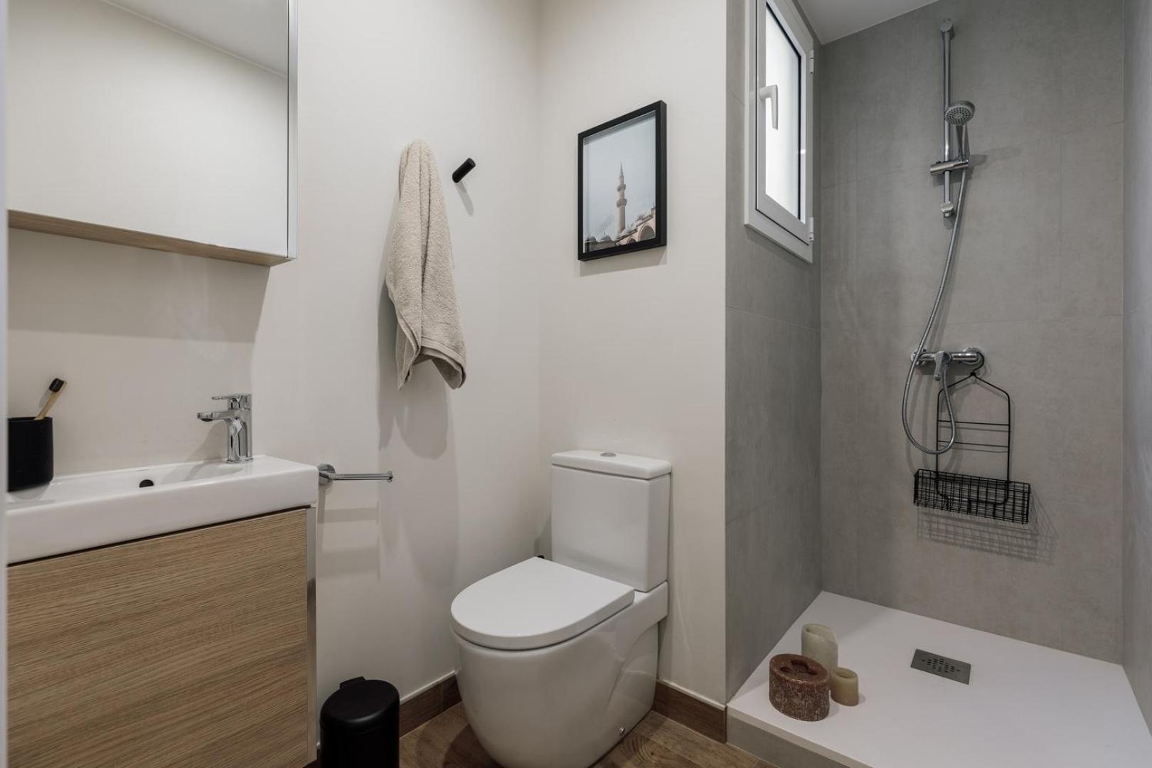 Balat - 2 Bedrooms And Terrace In Eixample Dreta Barcelona